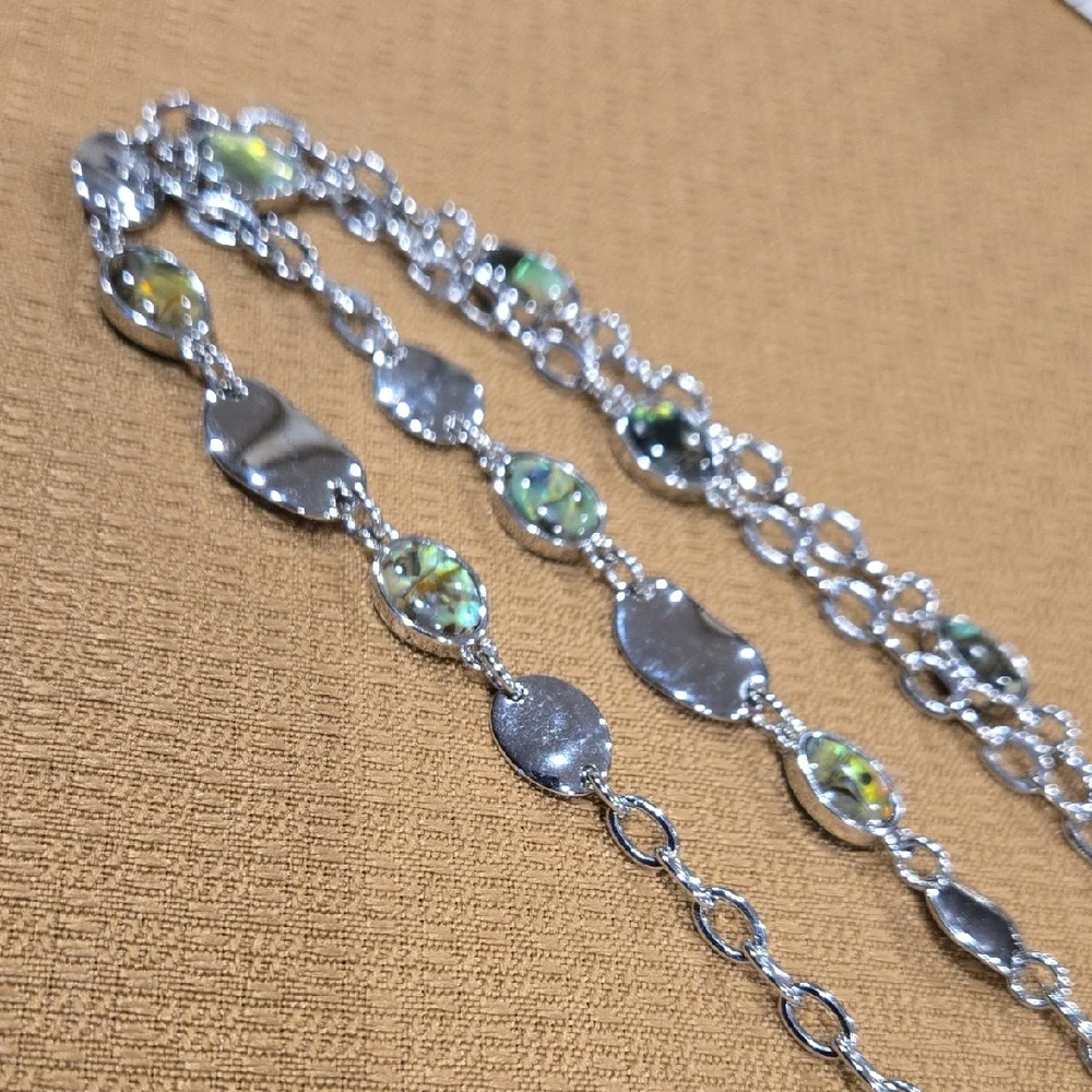 Elegant Silver and Green Women's Necklace